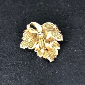 Gold Tone Mesh Brooch